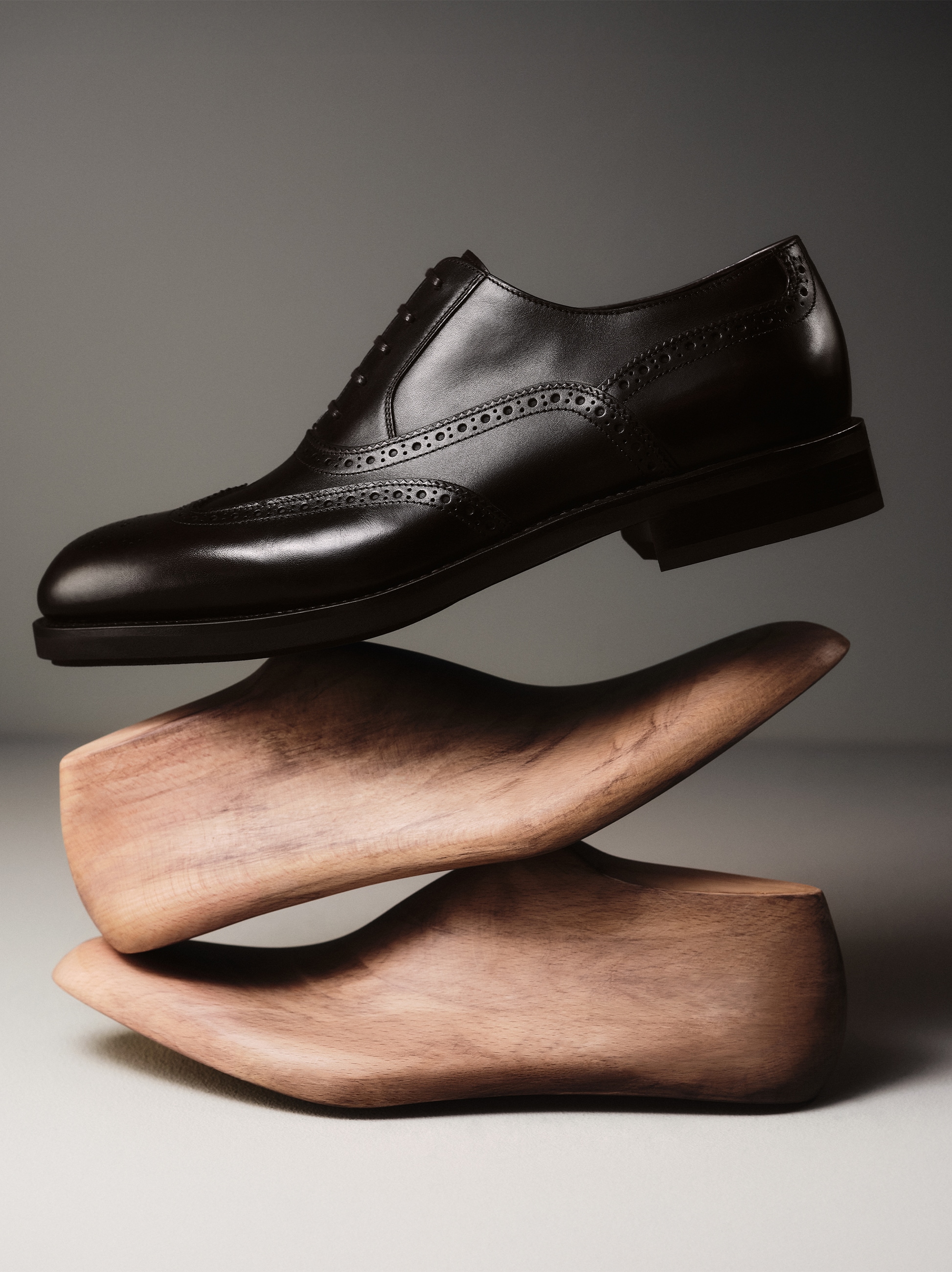 Tramezza Oxford Brogue - Men | Ferragamo