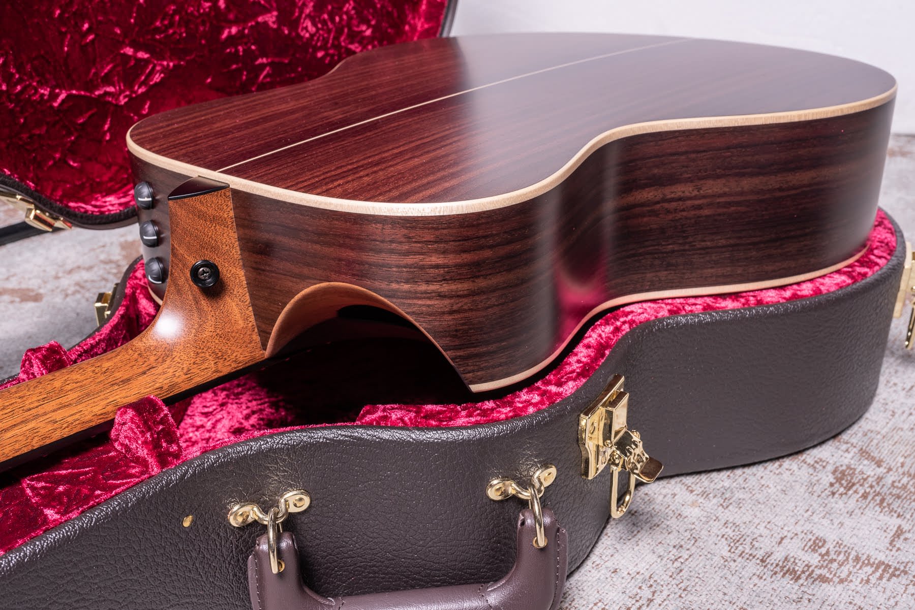 Taylor Builder's Edition 816ce, V-Class