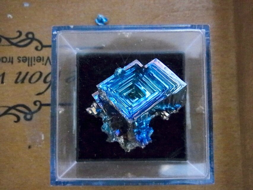 きらきら輝くビスマス結晶ケース付き | iichi 日々の暮らしを心地よく