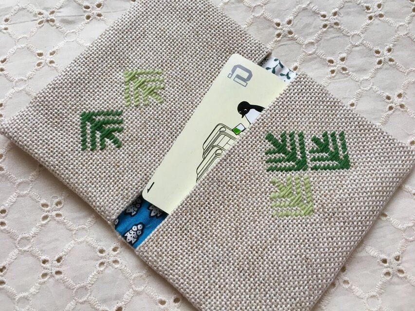 こぎん刺しカードケース〔松笠〕 | iichi 日々の暮らしを心地よくする