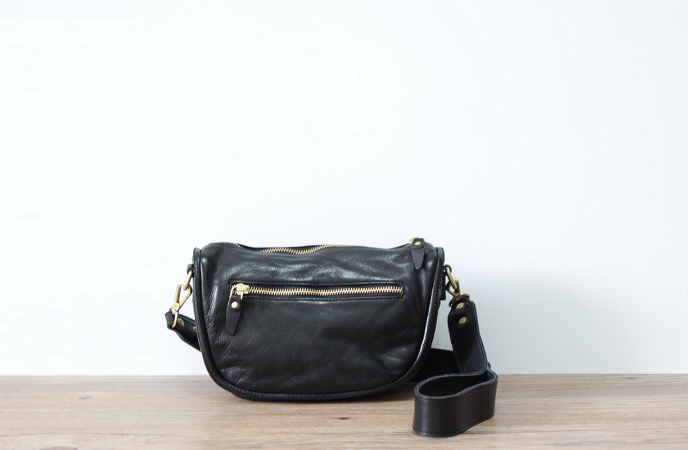 本革 超軽量クラシックレザーショルダーバッグ 便利なお出かけ ☆Black