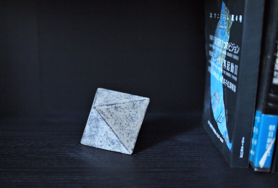 土のオブジェ】幾何学 八面体 | iichi 日々の暮らしを心地よくする