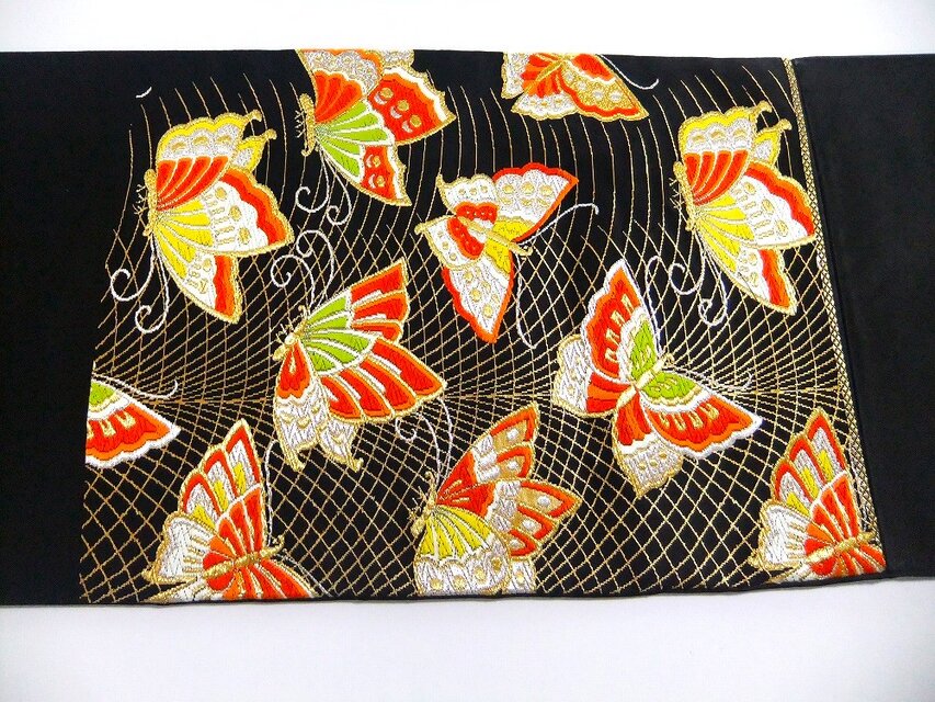 16)2021】61cm/蝶々文様/テーブルランナー/和風/帯リメイク | iichi