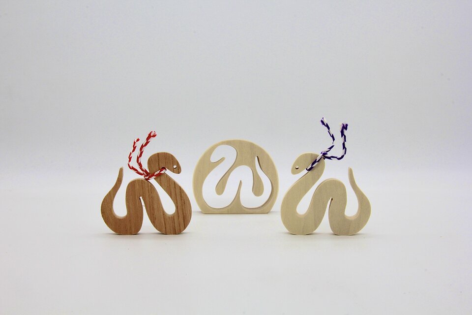 干支組木2025 「巳」 | iichi 日々の暮らしを心地よくするハンドメイド