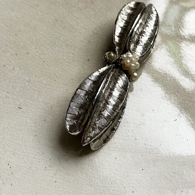 イギリス ヴィクトリア朝 リボンブローチ ヴィンテージ | iichi 日々の