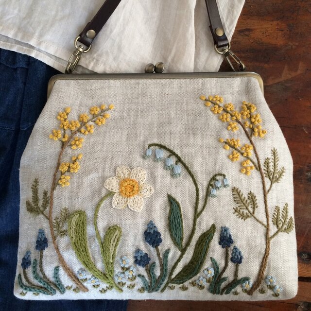 刺繍がま口ポーチバッグ くすみカラーのガーデン ハンドメイド 刺繍