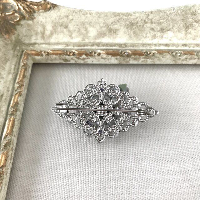 アンティーク調 チェコガラスとクリスタルガラス の モチーフ ブローチ