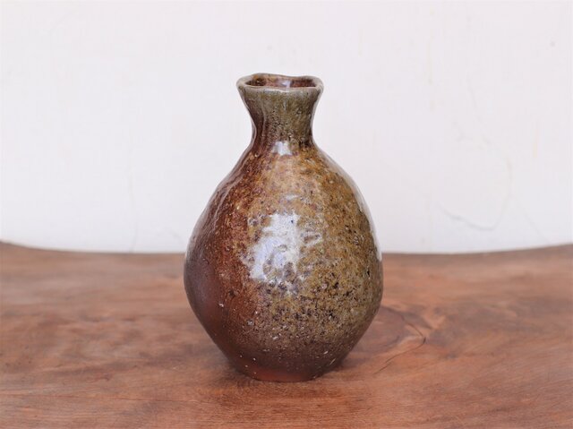 備前焼 徳利(手びねり) t-133 | iichi 日々の暮らしを心地よくする