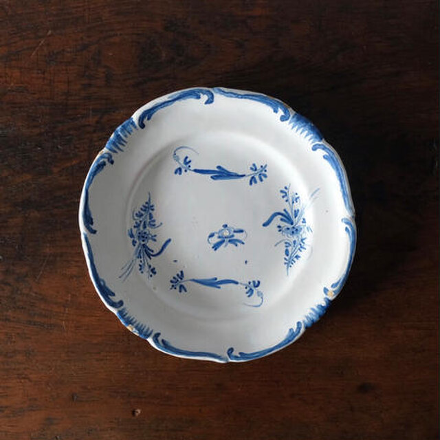 18世紀 Moustiers ムスティエ 小枝柄 花リム 平皿 フランス