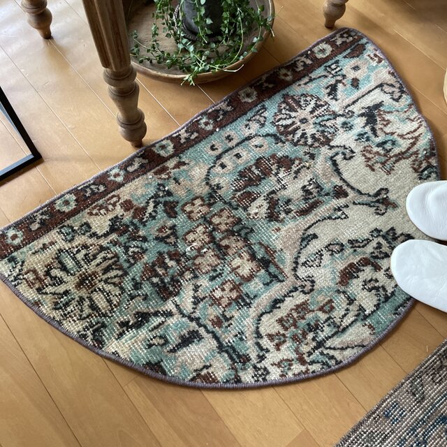 トルコヴィンテージラグ ハーフラウンド 45×75 半月 クリーム