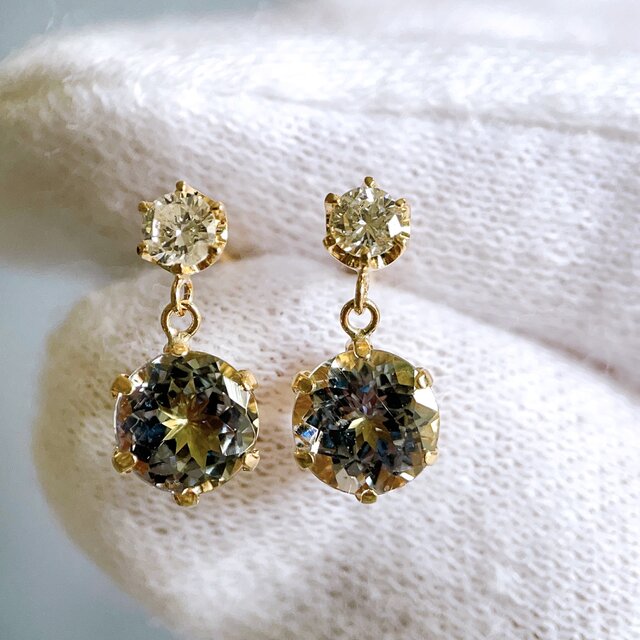 限定品 k18 天然ダイヤモンド・バイカラーゾイサイト スタッドピアス