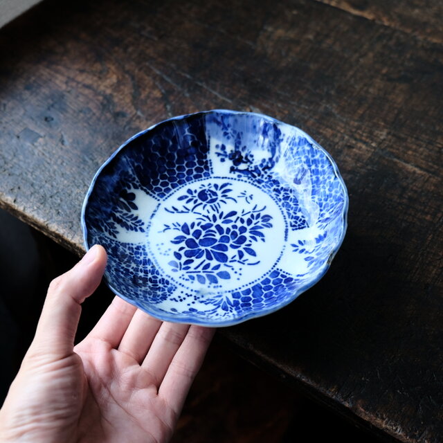 花と蝶々◇ベロ藍で素敵。伊万里 花蝶文印判膾皿 骨董・antiques 丁寧