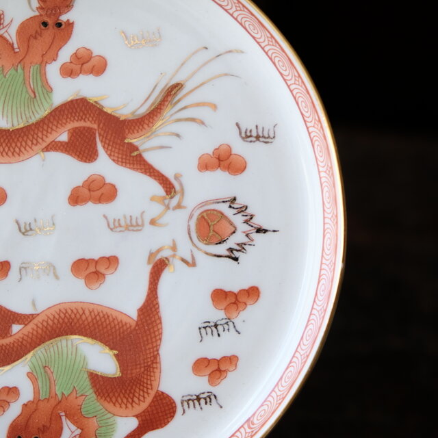チャイナレトロで可愛い◇2匹の龍と雲。中国産 色絵金彩中皿プレート