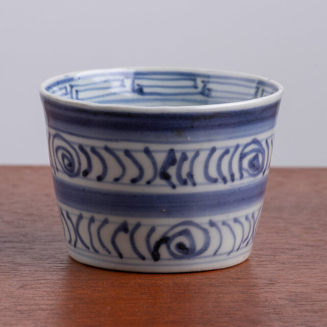 古伊万里 染付 渦文蕎麦猪口 江戸後期 | iichi 日々の暮らしを心地よく
