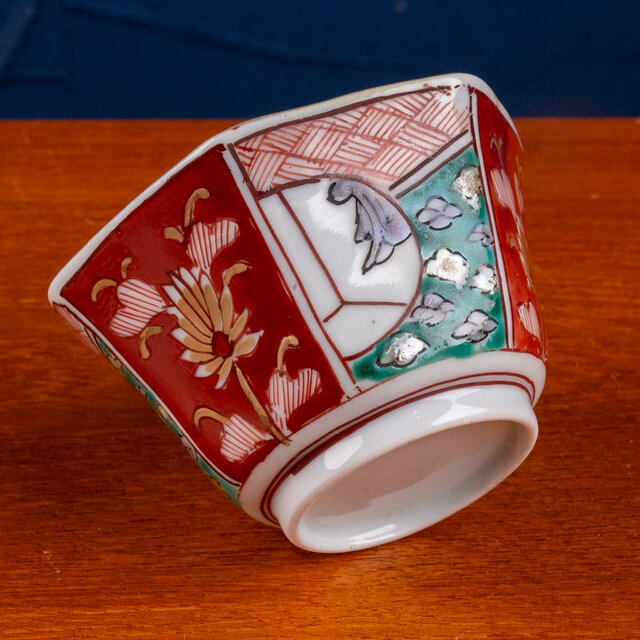 伊万里焼 赤絵唐華文 六角向付 E889 | iichi 日々の暮らしを心地よく
