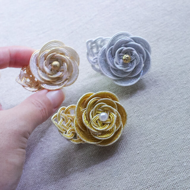 便利な2way】薔薇のコサージュ兼ヘアアクセサリー クリーミーホワイト