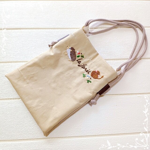 手刺繍のミニバッグ | iichi 日々の暮らしを心地よくするハンドメイド