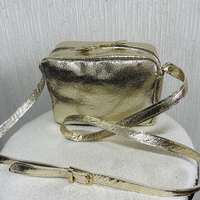 キラキラプラチナゴールドレザーショルダーバッグ・mサイズ | iichi