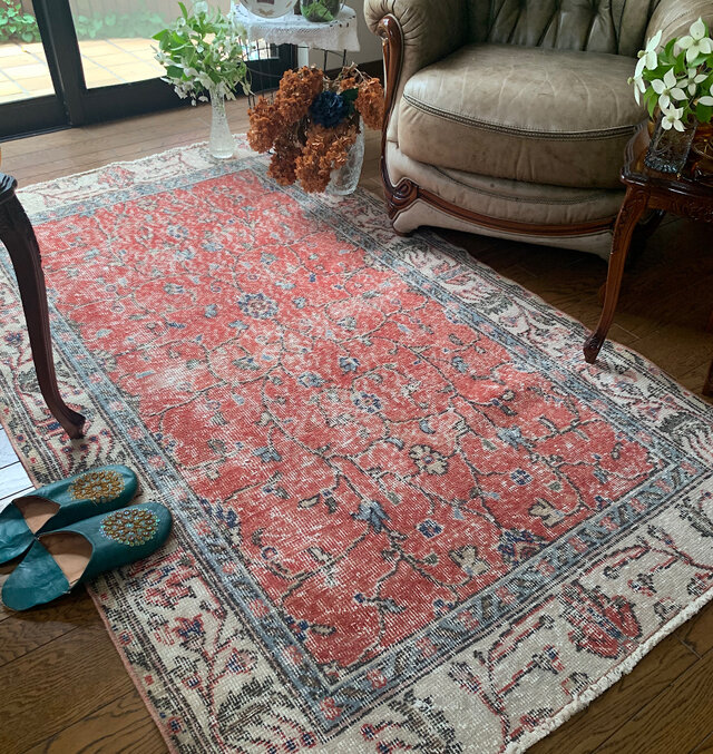 トルコラグ シャビーレッド 194×112ボタニカル トルコヴィンテージラグ