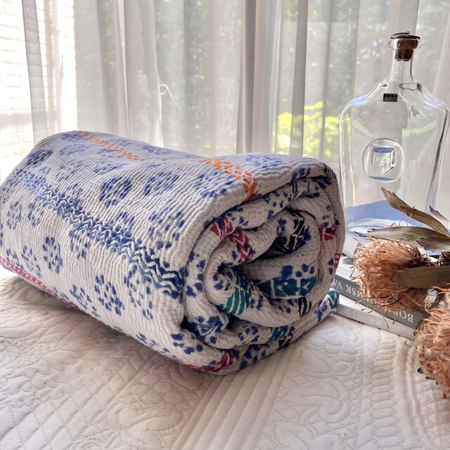 希少価値が高いホワイトカンタ 多様布 白×ブルーの小花柄ブロックプリント