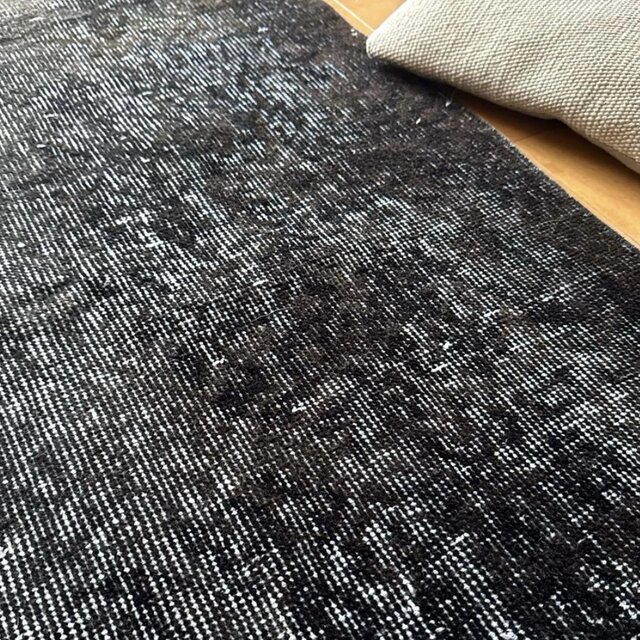 111-113×208 ブラックオーバーダイ こげ茶 トルコヴィンテージラグ