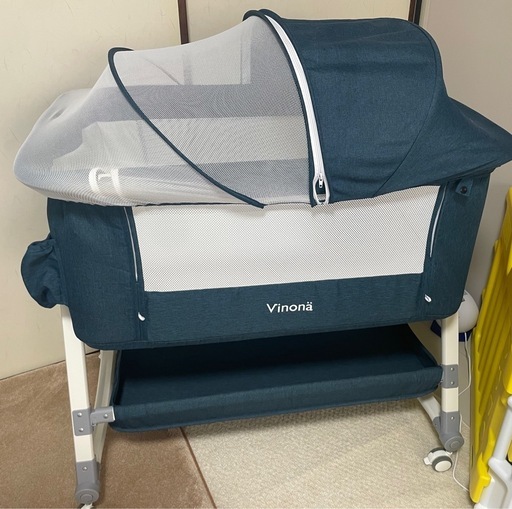Vinona ベビーベッド美品説明書付き (たっちゃん) 泉ヶ丘のベッド