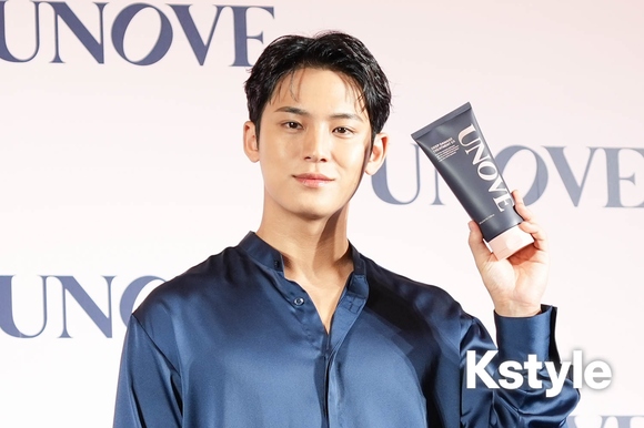 REPORT】SEVENTEEN ミンギュ、日本で見せた“はにかみ笑顔”にキュン