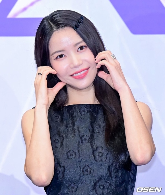 MAMAMOO ソラ、メンバー全員での再契約が叶わなかった心境を告白…完全