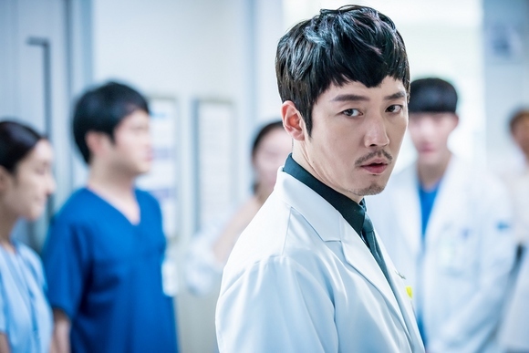 愛を知らない天才医師が出会ったのは…チャン・ヒョク主演