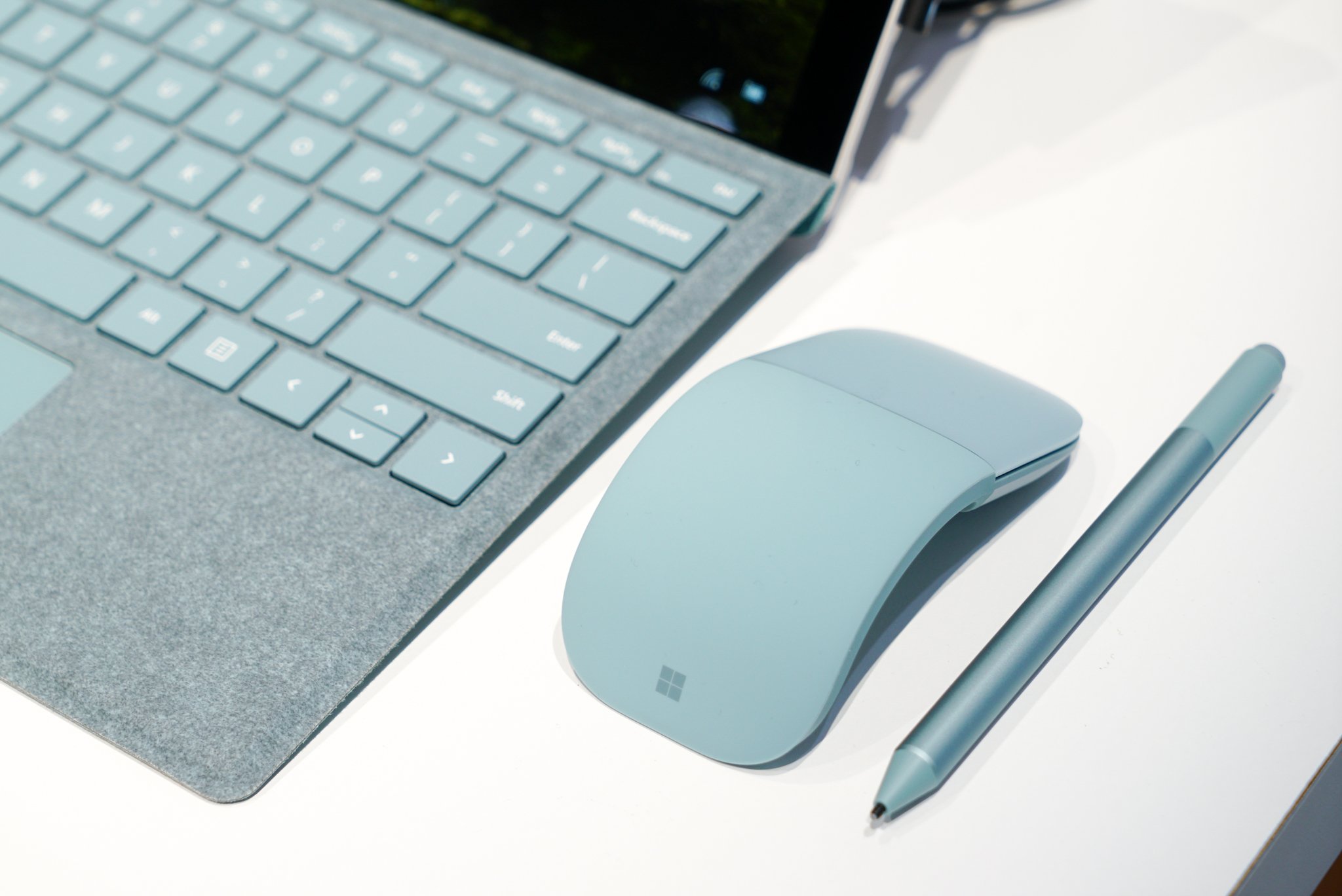 Microsoft Surface Pro 5 タイプカバー、Arc Mouse Microsoft releases