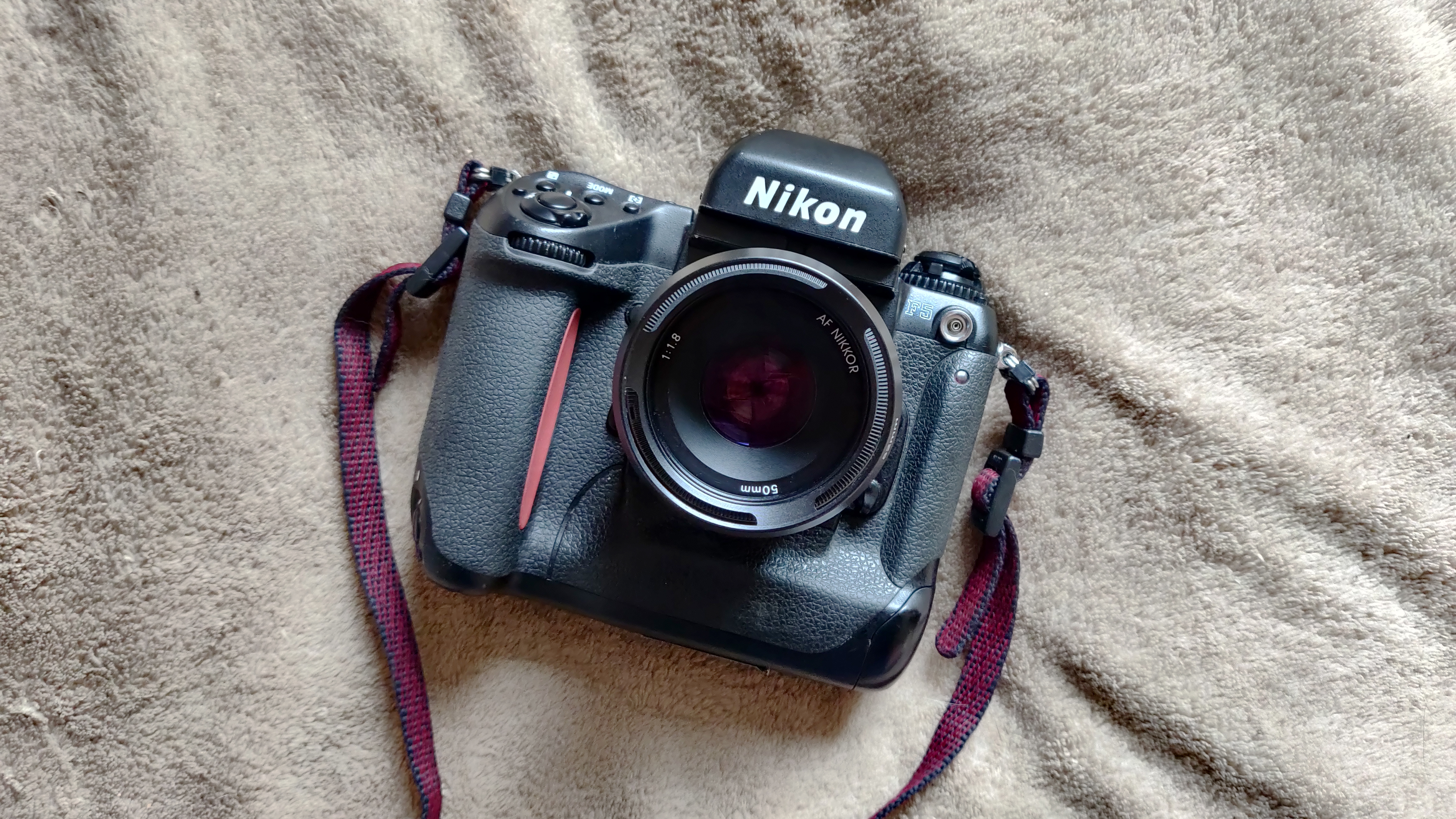 The Nikon F5 is a camera I will never sell! How this icon is in my