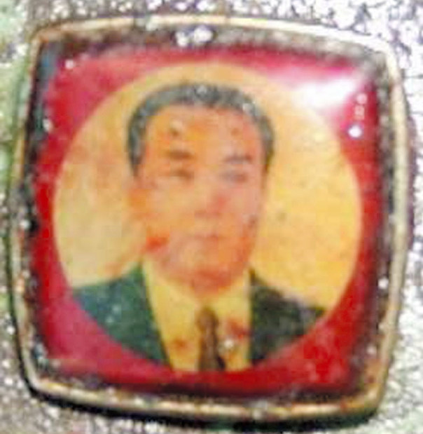 肖像記章：金日成バッジとは | 毎日新聞