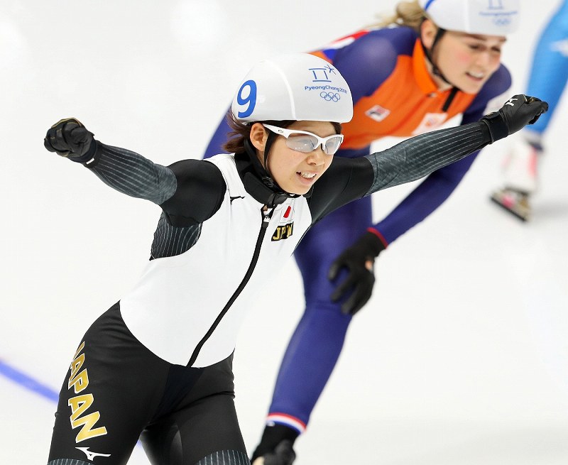五輪スケート：高木菜が金メダル マススタート [写真特集11/10] | 毎日新聞