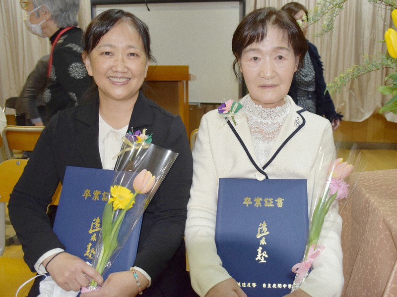 あの時の卒業証書を」 コロナ禍で式典できず…4年越しで実現 | 毎日新聞