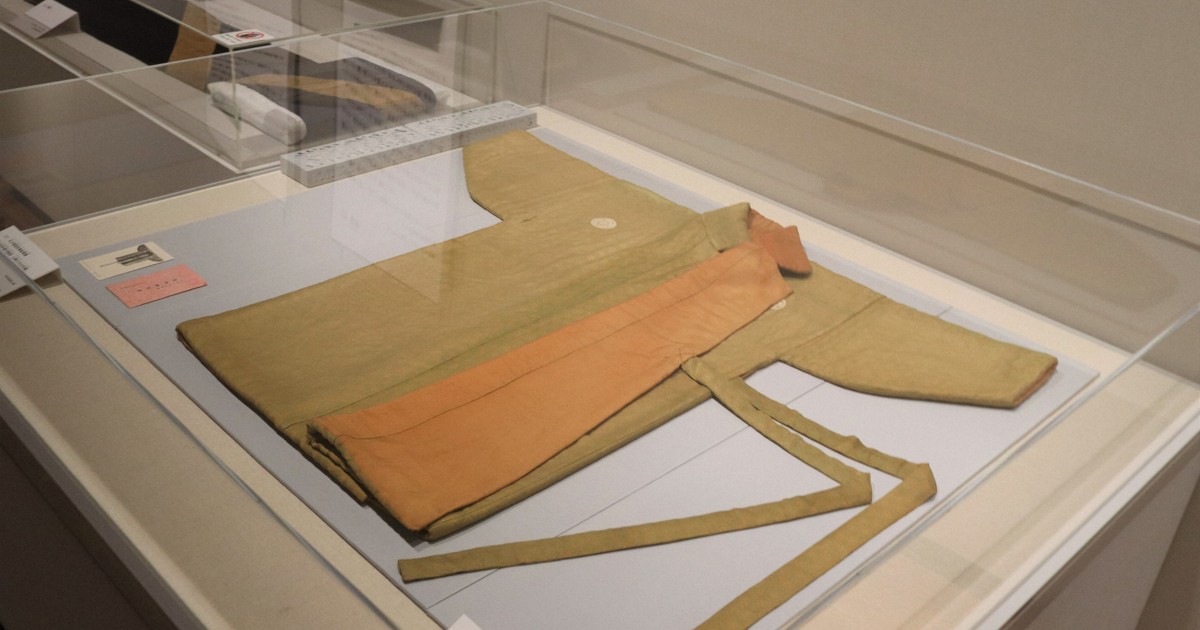 織田信長が身に着けた「肌着」 名古屋城で9年ぶり展示 襟を修復 | 毎日新聞