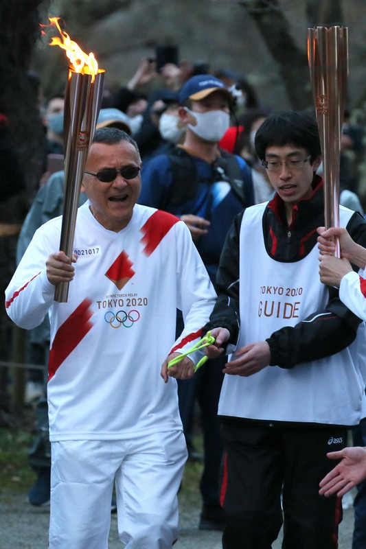一生の記念だけど…ランナーだけが買える聖火トーチ、お値段は？ | 毎日新聞