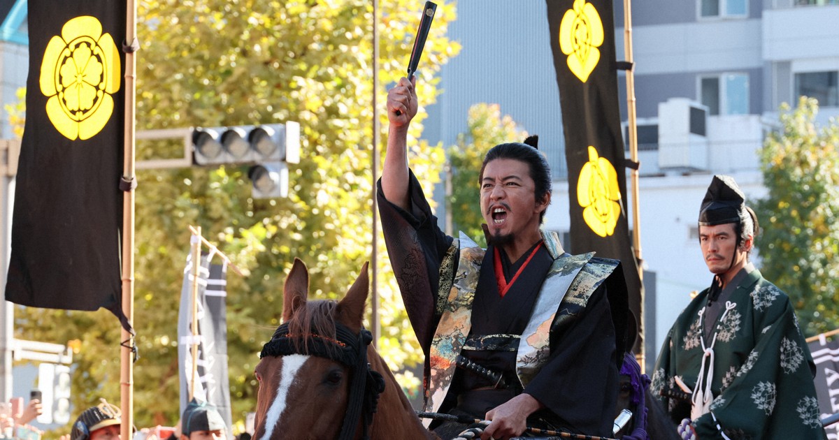 キムタクがきた!! 信長姿の木村拓哉さんを1.5万人が歓迎 岐阜 [写真