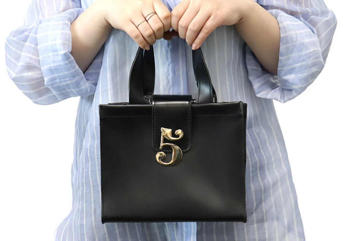 人気ブランド初ムックの付録は高見えショルダーバッグ！もうおでかけ