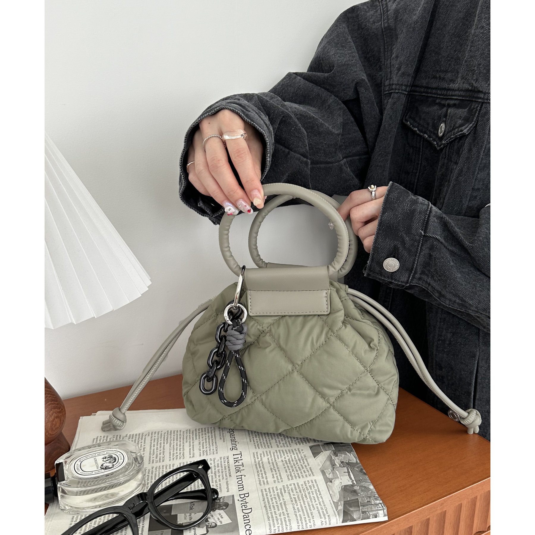 ちょっとしたお出かけに…♪】チャーム付きキルティングミニショルダー