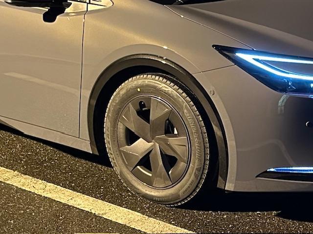 トヨタ(純正) 17インチアルミホイール+樹脂フルキャップ のパーツ