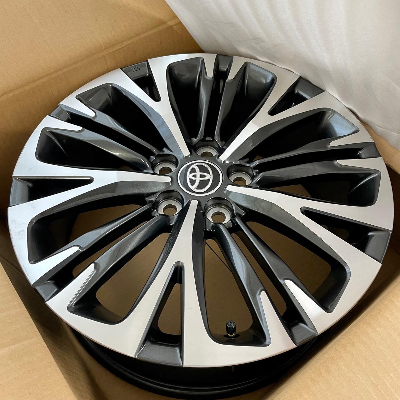 トヨタ(純正) ヤリスクロス Z 18インチ純正ホイール のパーツレビュー