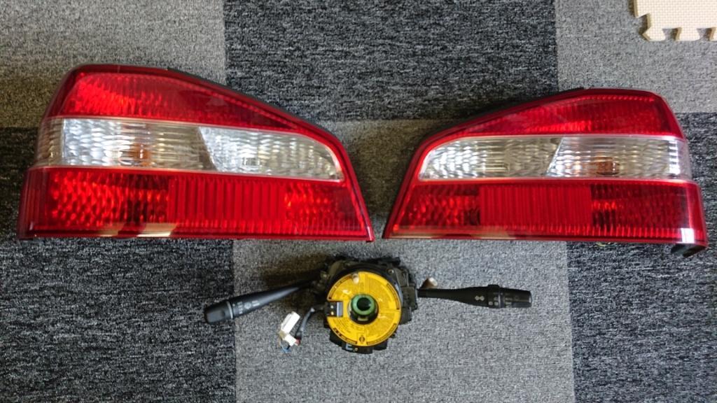 日産(純正) C35ローレル後期用、寒冷地仕様バックフォグ付きテール の