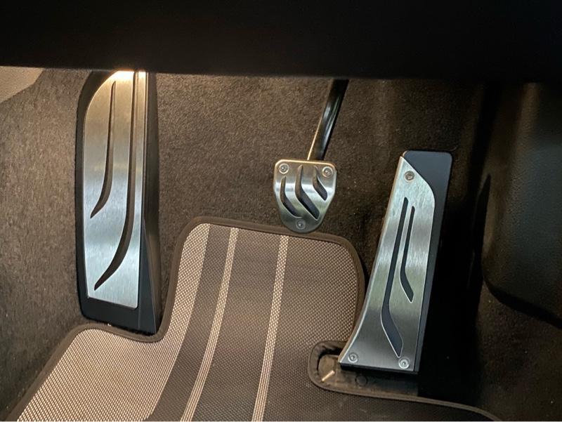 BMW M PERFORMANCE ステンレス・スチール・ペダル・セット のパーツ