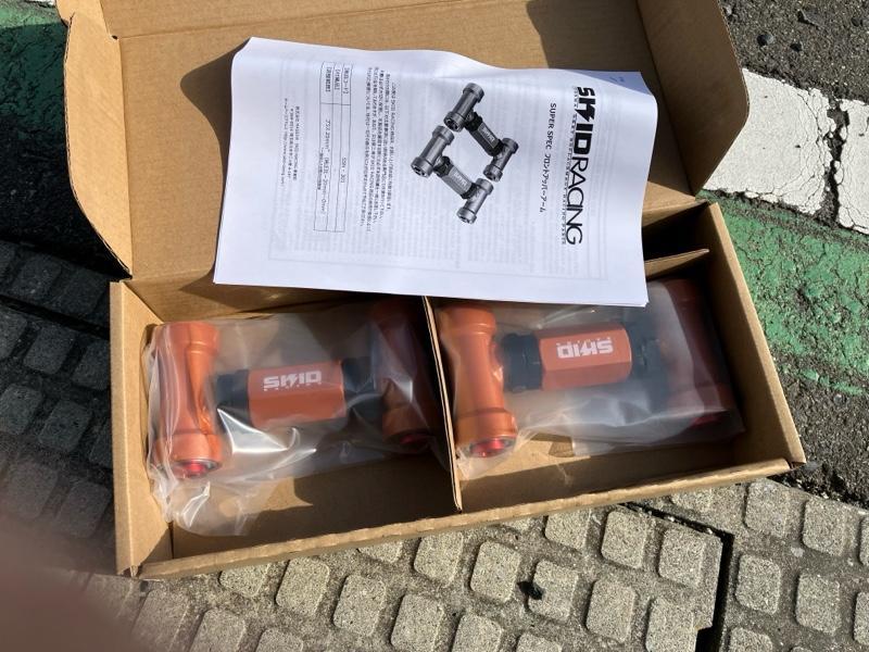 SKID RACING スーパースペック フロントアッパーアーム のパーツ