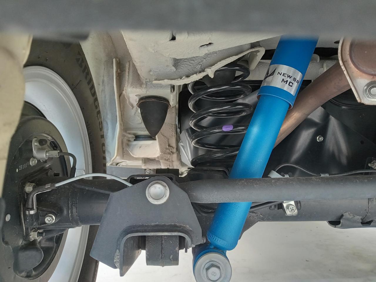 送料込み】KYB ステアリングダンパー ジムニーシエラjb74用 【公式通販】