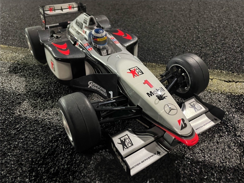 本日は、🇬🇧マクラーレンメルセデスMP4/13 🇫🇮ミカ・ハッキネン仕様