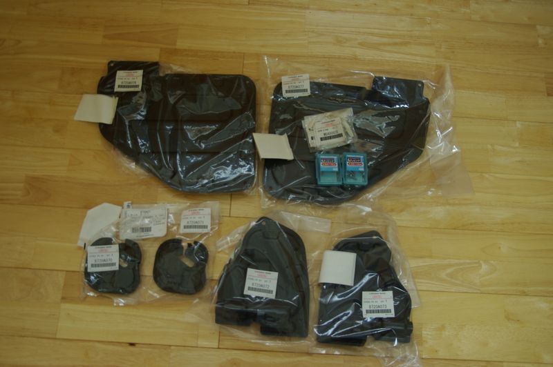 ロックフォード遮蔽板（フロント）（三菱 デリカD:5・CV1W/CV2W/CV4W