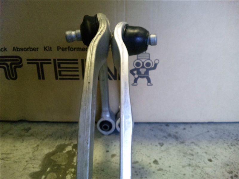アッパーアーム交換（日産 スカイラインクーペ・V36）by ヤホー次郎