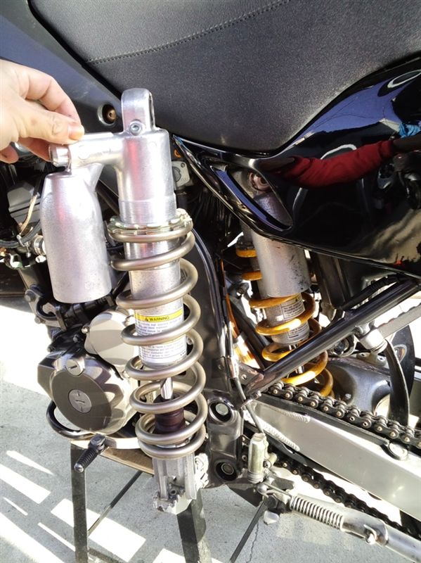 純正リアショック交換（カワサキ D-TRACKER）by ｷｬﾌﾟ〇ﾝ - みんカラ