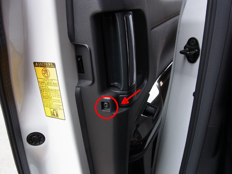 ポチガー（スライドドア ワンプッシュオープナー）取付 （スライドドア